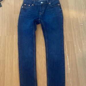 Mörkblå Jeans - Ett par mörkblå jeans från lager157 i storlek 150 , Bra skick (Aldrig andvända) 