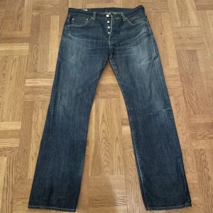 Levis 501 - Skick 8,5/10. Storlek 32/32 passar mig som är 181 cm