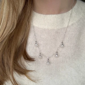 Pärl halsband  - Silvrigt Pärl halsband  Finns även i guld 