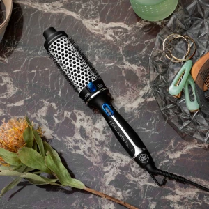 Björn Axen värmeborste!! - Säljer min knappt använda värmeborste från Björn Axen, i strl 38 mm, skriv vid intresse!   (OBH Nordica Björn Axén Tools Magic Style Brush 38 mm 55-58 W)