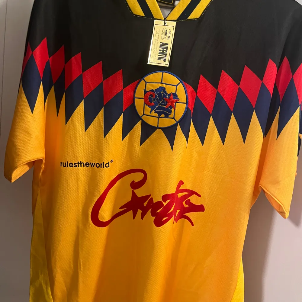 En tvär kattig Corteiz Colombia Jersey. T-shirts.