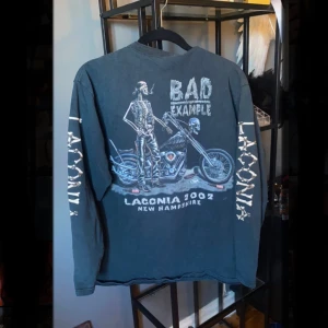 Laconia tröja  - En super cool laconia tröja med en döskalle på baksidan 