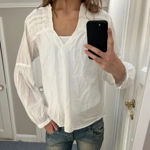Vit långärmad blus - Superfin vit blus perfekt till vår och sommar!