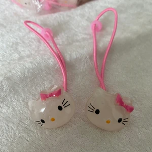 Hello Kitty Hårsnoddar  - Helt ny  Finns många par kvar  Sammafrakt 