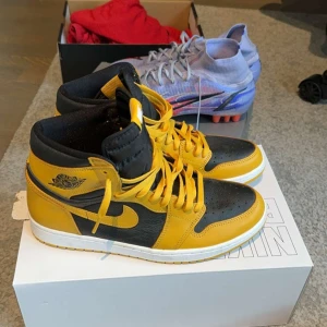 AIR Jordan 1 pollen OG - Säljer nu mina helt nya Jordan 1 i storlek 45 och helt nytt skick  Nypris 2700 och dessa är sällsynta