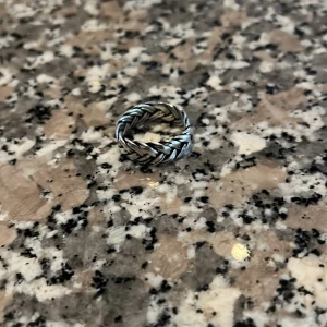 Flätad ring - Äkta silverring kan skicka bevis om du inte tror den är äkta