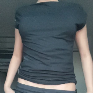 Tröja -  En otroligt snygg topp från lager 157 älskar tröjan använt den ganska många gånger men precis som ny tyvärr har den blivit lite för liten för mig den är storlek S och jag hoppas någon blir intresserad av vill köpa Köpt för 150 kr säljs för 85kr