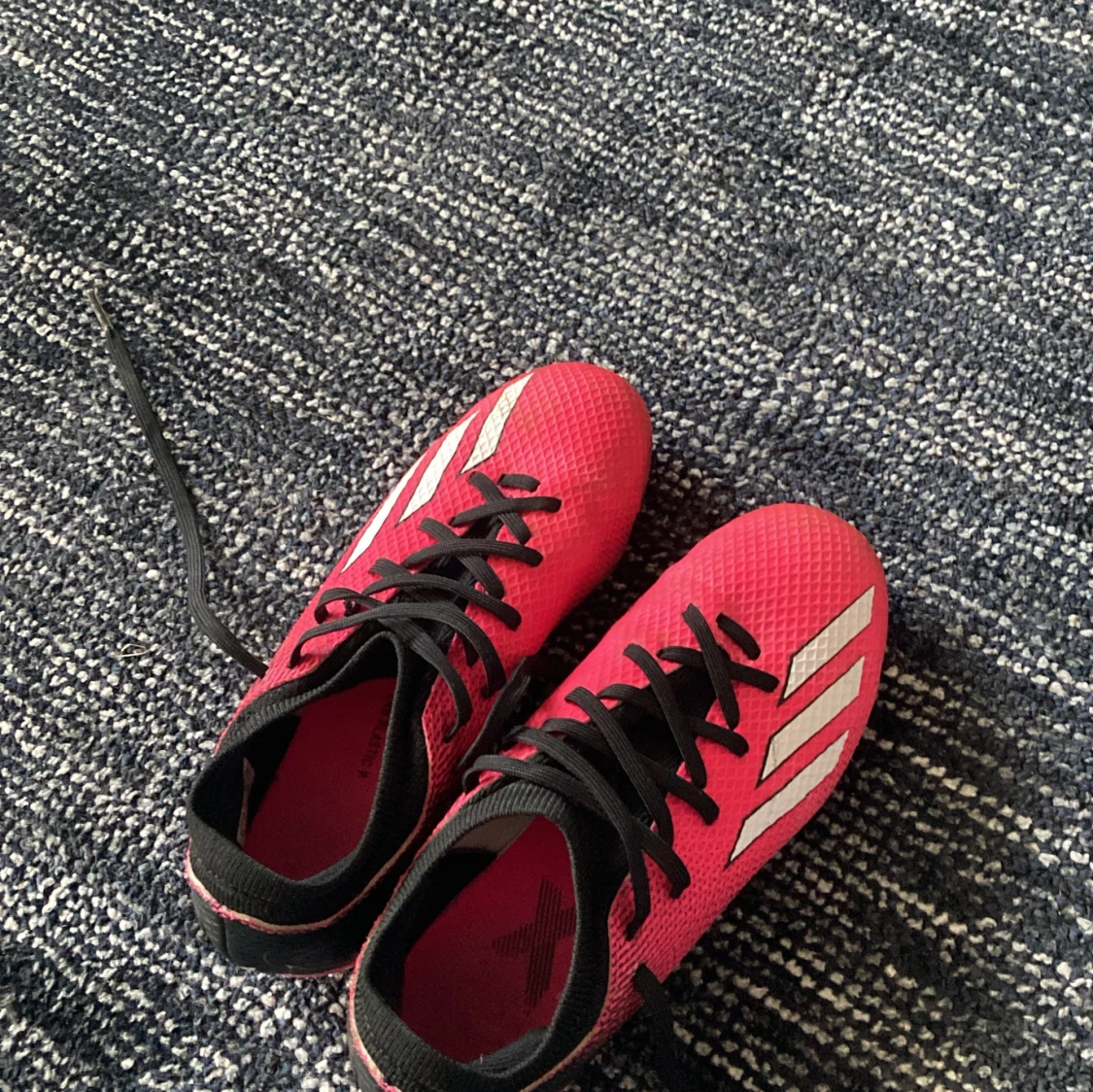 Säljer de här skorna för 199kr storlek= 34