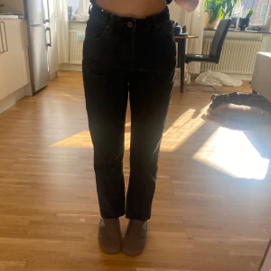 Abrand jeans  - Abrand jeans med hög midja. Storlek 25/au7