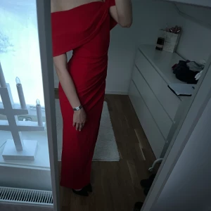 Balkläning - Säljer nu min fina balklänning då jag inte får användning för den mer❤️endast använd 1 gång så i nyskick❤️