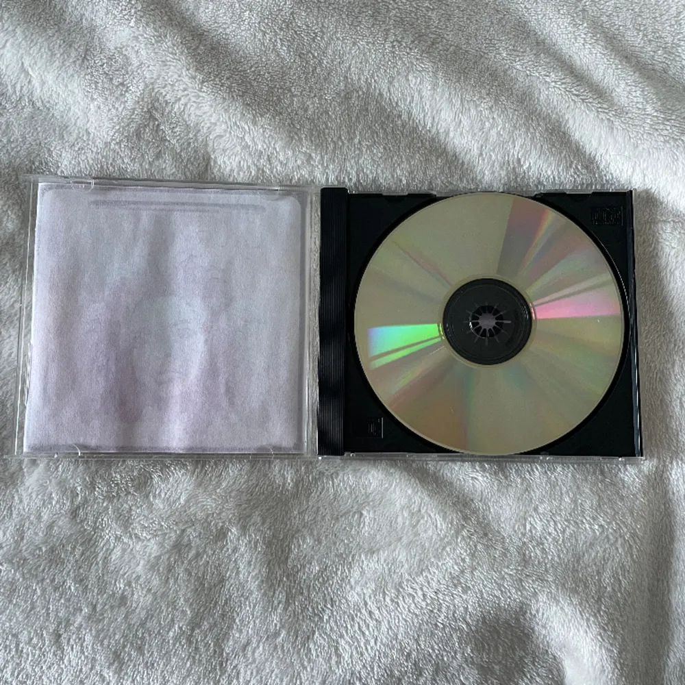 En lauren hill cd skiva. Säljer pga att den inte används. Köparen står för frakt och pris kan diskuteras❣️säljer andra och flera cd skivor på min plick så kolla in det:). Accessoarer.