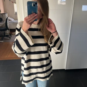 Stickad tröja - Stickad tröja som aldrig är använda! Kontakta för mer bilder och info! 