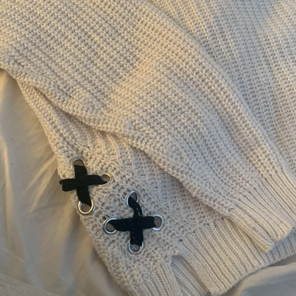 Stickad vit tröja  - 90