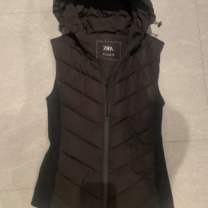 Väst - Svart väst från zara. Knappt använd