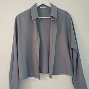 Skjorta  - Storlek XS men passar även S  Använd några gånger 