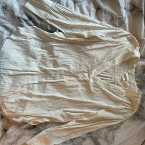 Snygg blus!! - Storlek 44 (XL), min mammas gamla💞 nypris ca 400💞