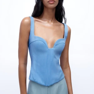 Zara topp - Jättefin utsåld korsetttopp ifrån zara, justerbar i ryggen och bara använd 1 gång🥰