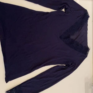 Intimissimi spet tröja - Säljer nu min intimissimi spett tröjan i en bra styggt i stolek S använd 2 gånger❤❤ 