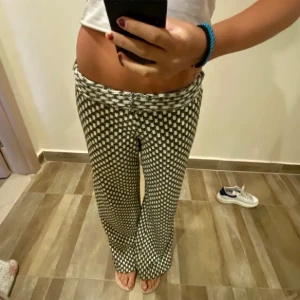 Stickade byxor - Säljer de här lågmidjade stickade byxorna ❤️ 