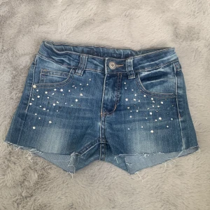 Coola y2k shorts - Säljer pga jag har sytt om de själv💕 