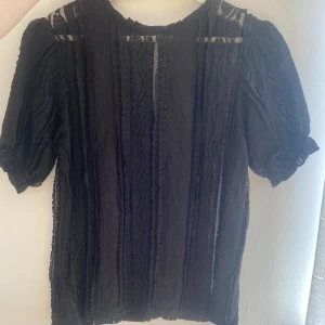 Svart topp - Tröja från mango, bra skick 