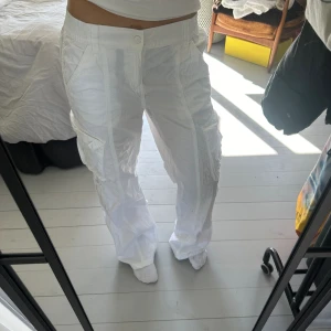 Coola vita byxor - Coola via byxor! Lågmidjade och knappt användan