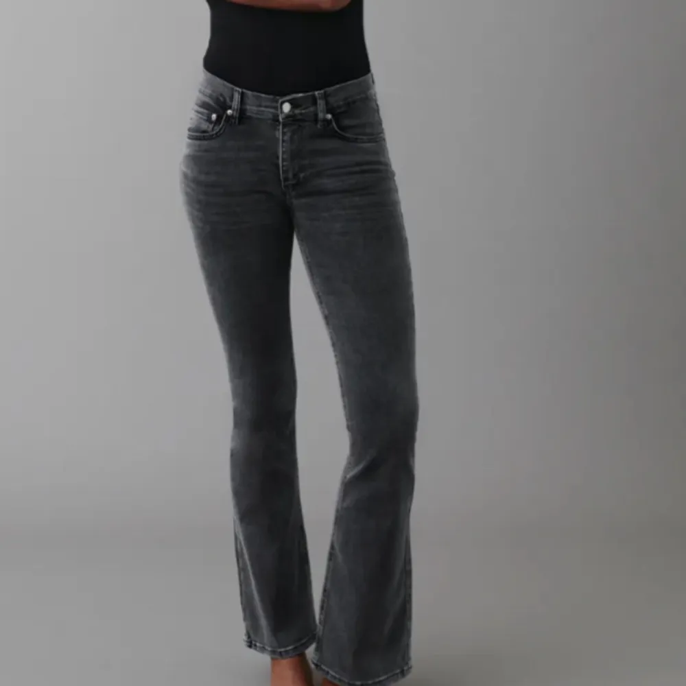 Gina low waist bootcut jeans. Storlek 36. Använda 1 gång. . Jeans & Byxor.