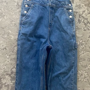 Hängselbyxor Monki jeans XS - Hängselbyxor jeans XS Byxben avklippta ngn cm