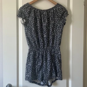 Söt dress - jättefin dress för barn💞💞 perfekt nu till sommaren🙌🏼 priser kan diskuteras🫶🏼