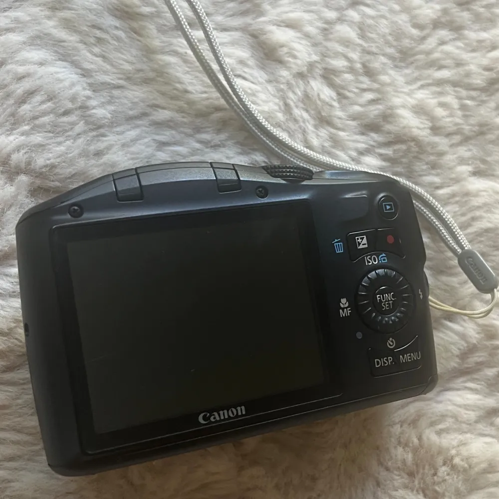 Canon powershot sx150 IS  Mycket bra skick   12x Wide-Angle Optical Zoom and 28mm lens with Optical Image Stabilizer 14.1 Megapixel Image Sensor and DIGIC 4 Image Processor 720p HD Video in Stereo Sound Large 3.0-Inch Wide LCD Viewing Screen Movie Di. Övrigt.
