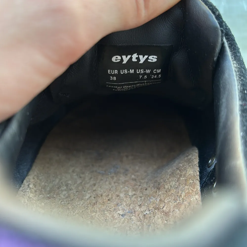 Eytys doja mocka i grymt skick, använda cirka gånger! Size 38 perfekta till vår/sommar, tyvärr tillkommer inte boxen! . Skor.