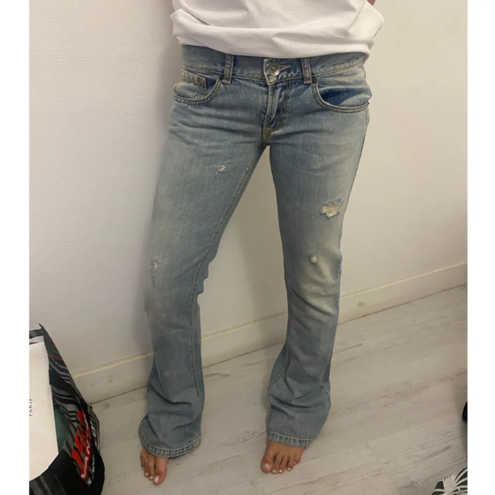 Perfekta jeans från fornarina i storlek 28 (passar XS). Jeans & Byxor.