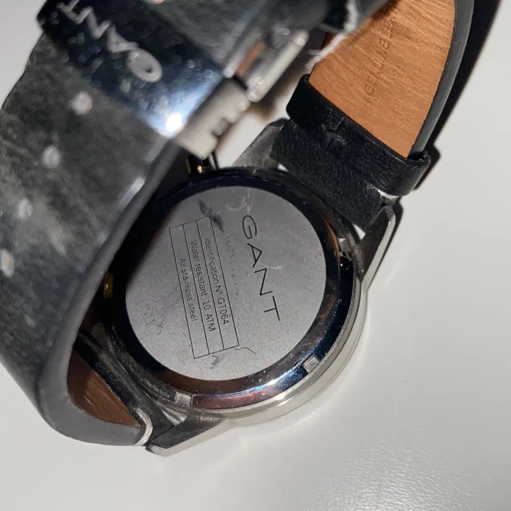 Hej, säljer nu en riktigt fet gant klocka som är i super bra skick,använd fåtal gånger.  Nypris 2500  Pris går att diskutera !😃. Accessoarer.