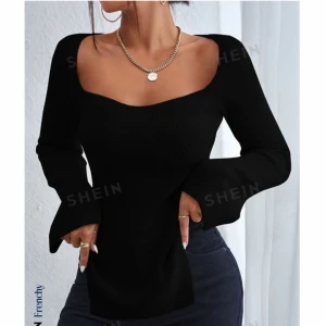 Stickad tröja  - Finstickad tröja❤️väldigt fin men aldrig använd, därav säljer jag den.💗 Köpt för 229kr🥰