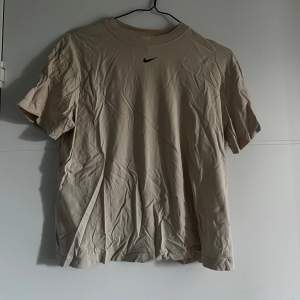 Nike t-shirt   S