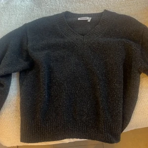 Stickad tröja  - Stickad tröja från weekday. Säljer pågrund av att jag inte använder längre. Köpt för 400kr. Bra skick. 