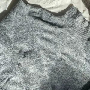grå stickad tröja från bikbok helt oanvänd