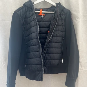 Psj vår jacka - Säljer min pjs jacka L i storlek