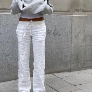 Alobha Label linnebyxor  - Lånade bilder!!Säljer nu dessa linnebyxor som jag köpte via plick,jag har aldrig använt dom endast testat. Säljer då dom inte satt som jag ville, passar 160-170 enligt hon jag köpte av,uppsydda av en skräddare. Kom med prisförslag💕