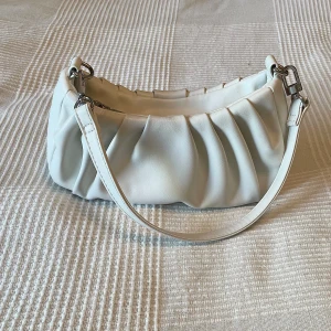 Vit handväska  - Snygg handväska från Shein