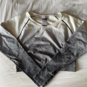 Träningströja från ICIW, nyskick - Endast använd nån enstaka gång, strl L