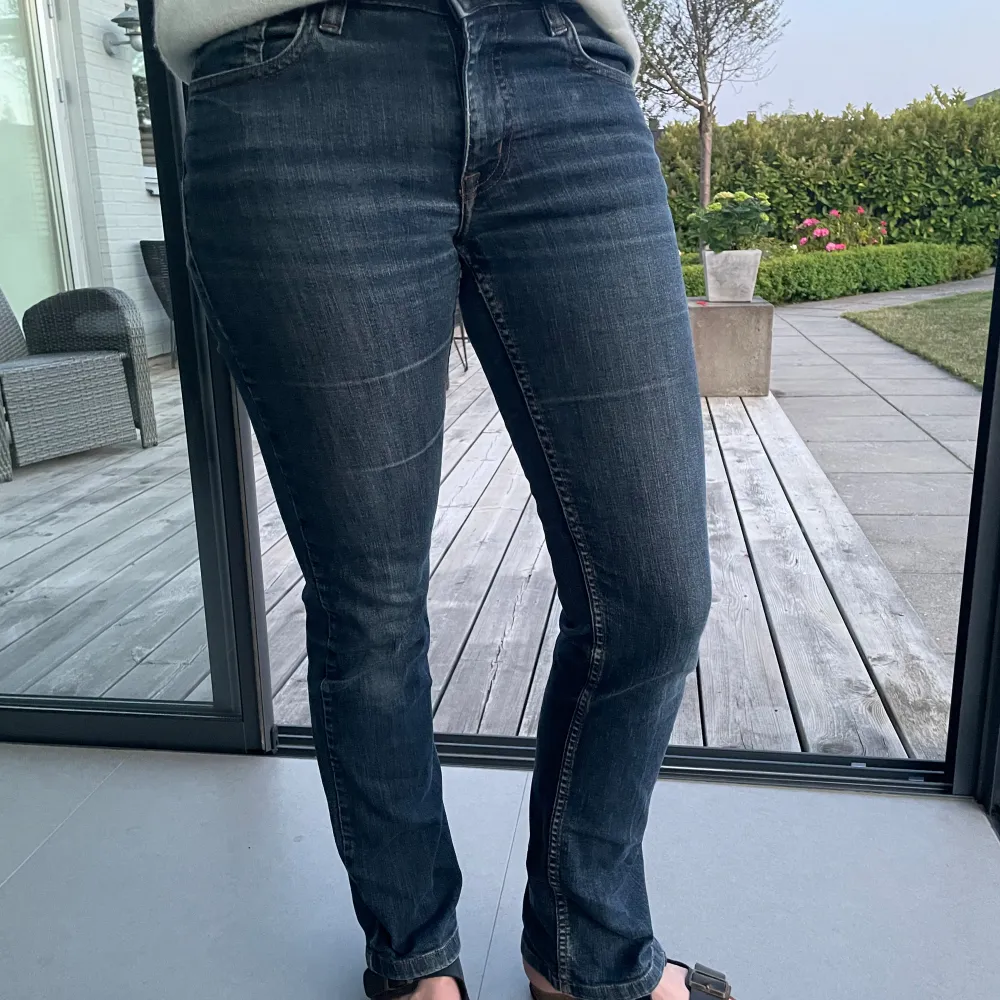 Lågmidjade jeans mörkblåa utsvängda💓. Jeans & Byxor.