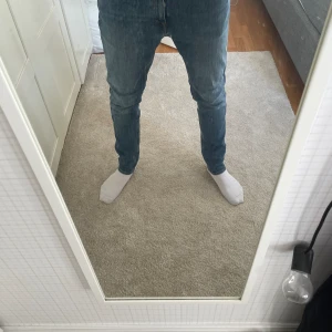 Tiger of sweden jeans - Säljer nu ett par tiger of Sweden jeans som jag knappt använt någonting. Dom är i storlek 32/34 och är modellen Evolve. Nypris 1600.