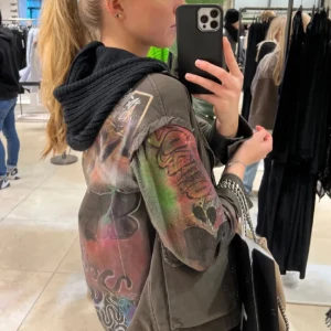 Zara jacka - Skitcool Zara jacka, har för många liknande. Så najs detaljer o väldigt unik 😍