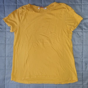 Topp - Brandgul (orange) topp från Indiska i stl M. 