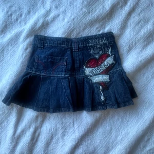 miss sixty kjol - y2k minikjol av märket miss sixty! jätte snygg och mkt bra kvalitet!