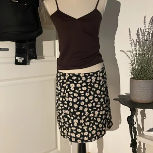 Blommig kjol  - Dm för intresse/frågor!💕