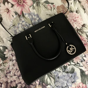 Mk väska - Michael kors liknande väska som aldrig är använd 💕