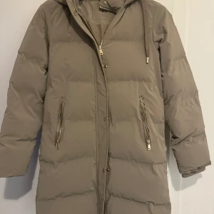 Zara jacka - Zara jacka i storlek XS, knappt använd.