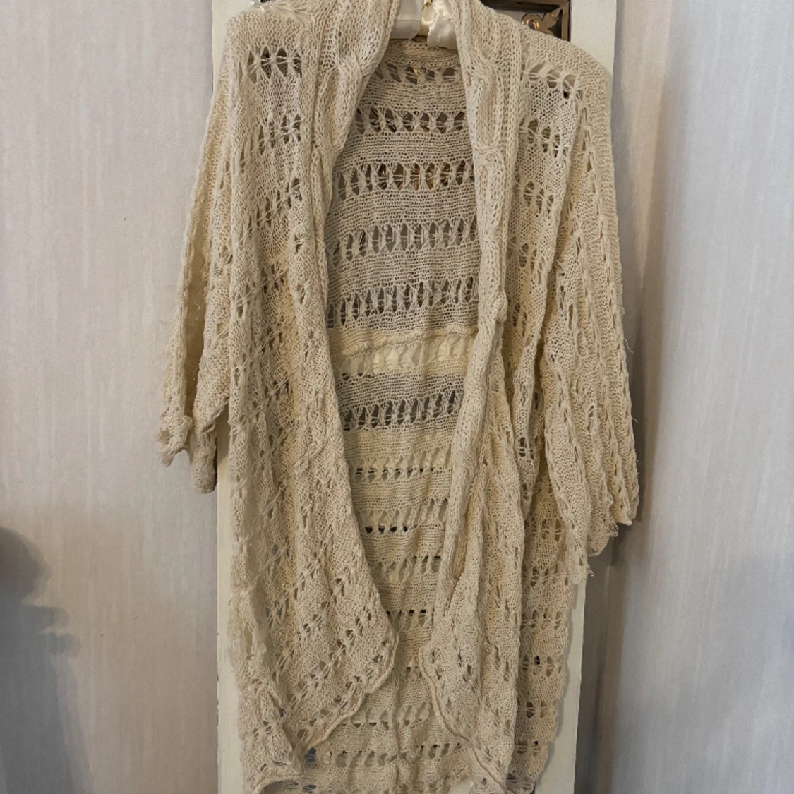 Virkad lång kofta och jeans shorts supersnyggt  - 91